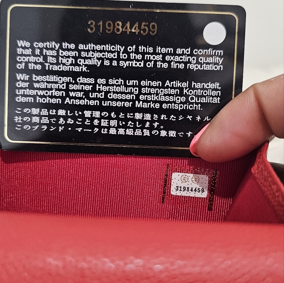 Classic Chanel Caviar leather, raspberry red. - Picture 4 of 5